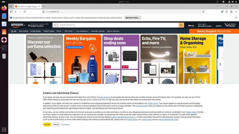 Amazon.nl homepage with a cookie consent banner